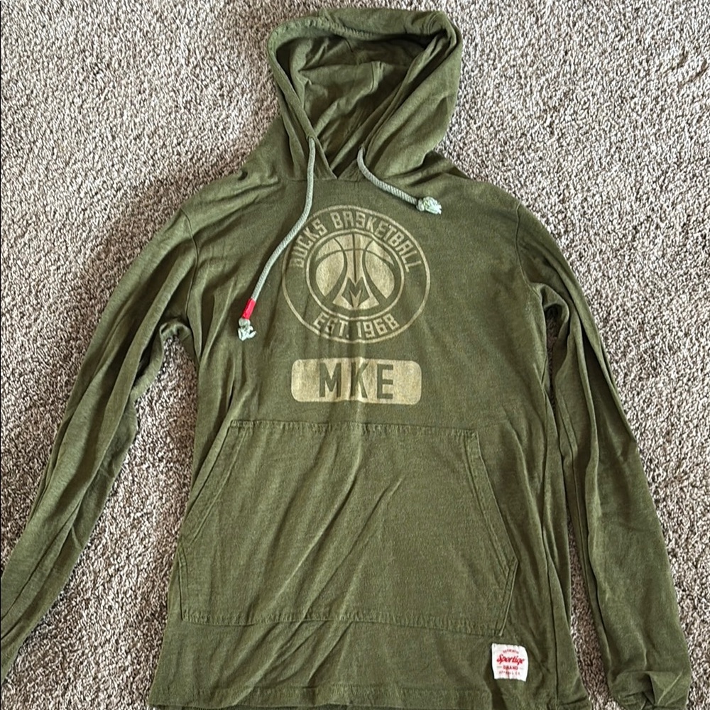 Shortage Vintage Milwaukee Bucks Sweatshirt